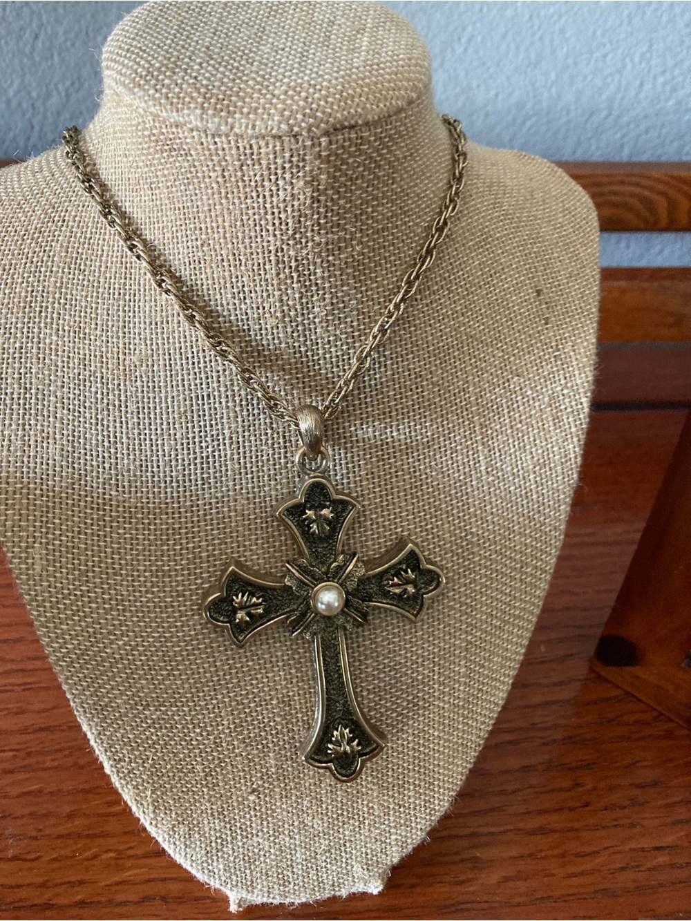 Vintage Sara Coventry Large Cross Faux Pearls Necklace 24” chain